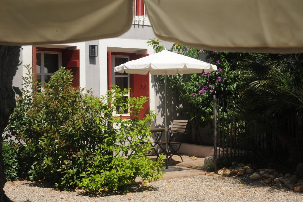 Les Chambres D'Andrea Marseillan  Exterior photo